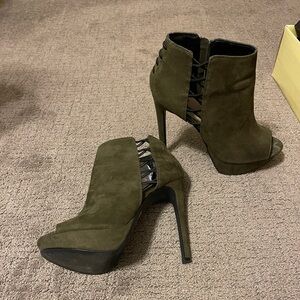 Olive bootie